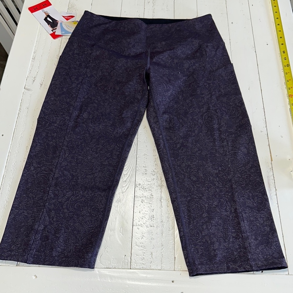 NEW Kirkland Med Capri purple patterned wide leg  yoga capri cell phone pockets